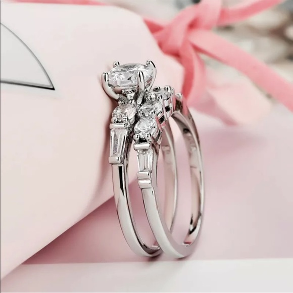 Women’s engagement wedding birthday ring - Picture 2 of 8